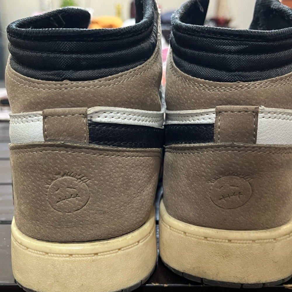 Jordan 1 UK 9.5 - Picture 7 of 7